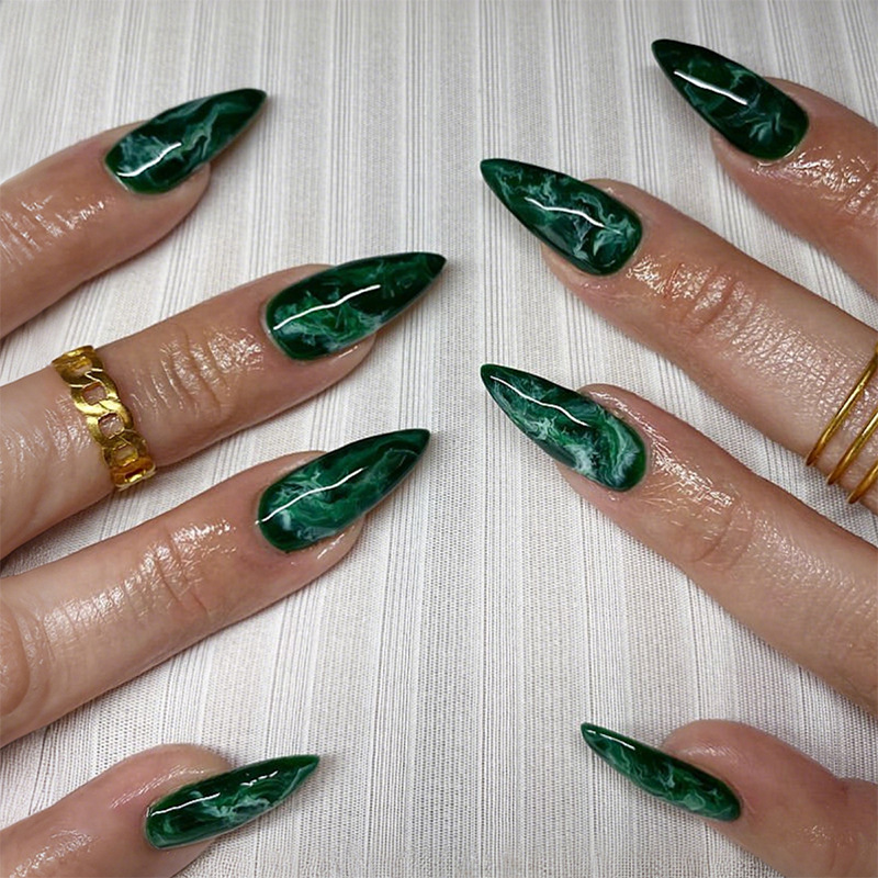 24 قطعة من أظافر الوردي الأحمر - مراجعة Nail Art Zebra Design وسعره