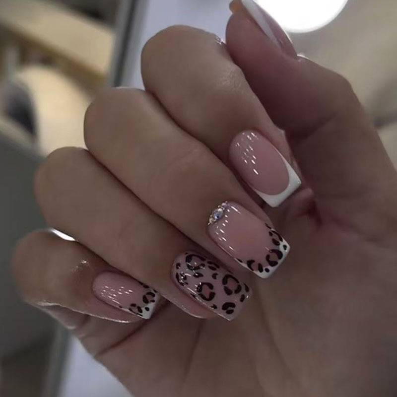 24 قطعة الأظافر وهمية الانتهاء - مراجعة Nail Art Red Cherry وسعره