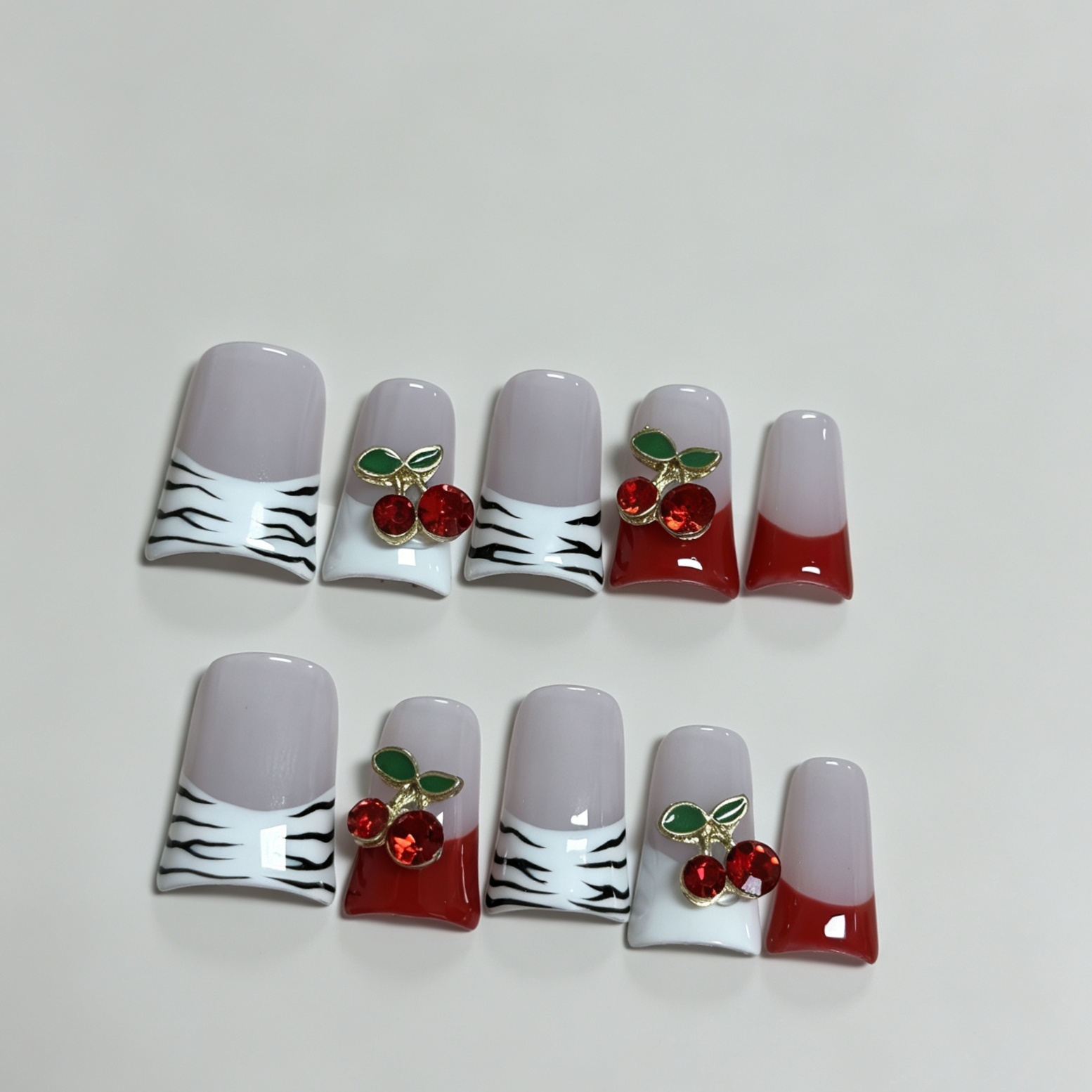 أظافر صناعية متوسطة الحجم مربع - مراجعة Nail Art Red Cherry وسعره
